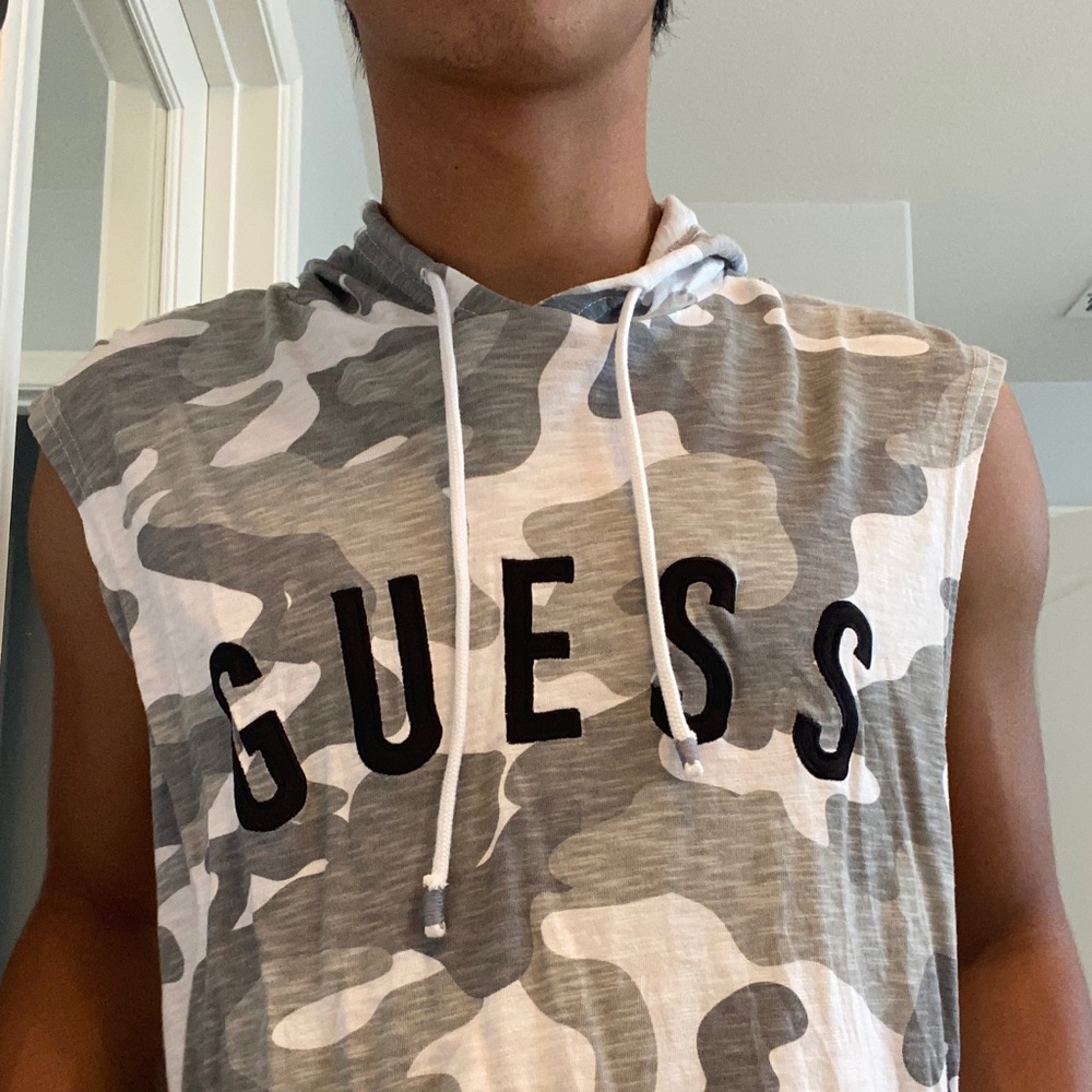 Sleeveless Guess Shirt with Hoodie